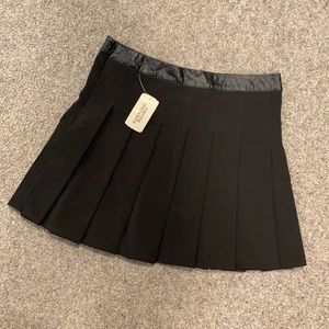 Short black pleated skirt